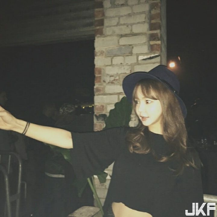 有亮點！細肩奶妹深V大開奶球上下晃！「陣陣乳波」襲來忍不住跟著洞次洞