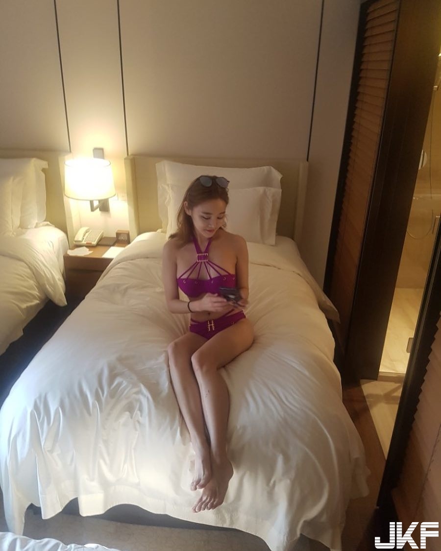 有亮點！細肩奶妹深V大開奶球上下晃！「陣陣乳波」襲來忍不住跟著洞次洞
