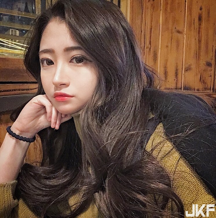 戀愛啦！正妹醫生「迷人杏眼」超會放電 立刻掛號想體驗私密療程