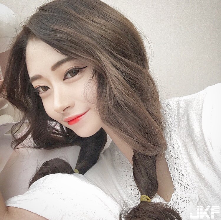 戀愛啦！正妹醫生「迷人杏眼」超會放電 立刻掛號想體驗私密療程