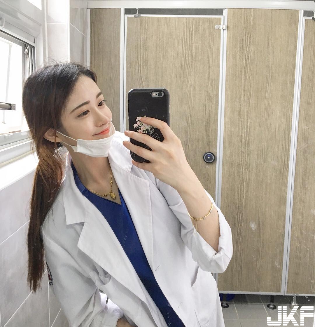 戀愛啦！正妹醫生「迷人杏眼」超會放電 立刻掛號想體驗私密療程