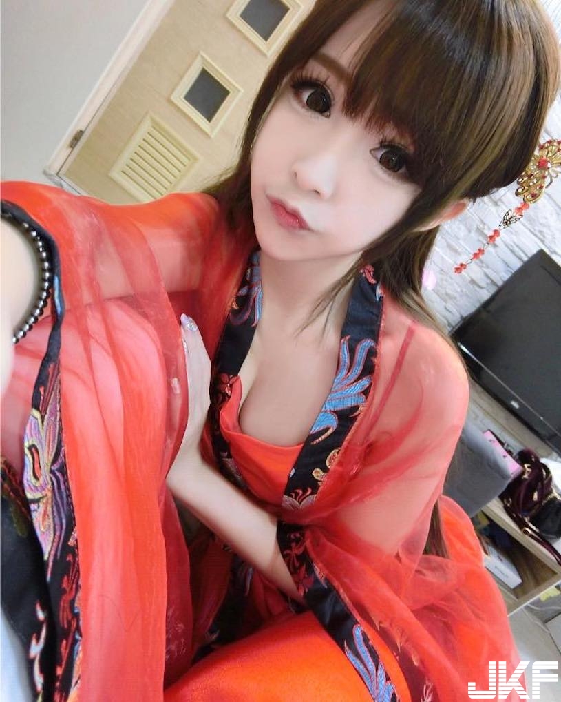 童顏巨乳妹「胸前長輩超偉大」，巨大視角殺到極點啊！