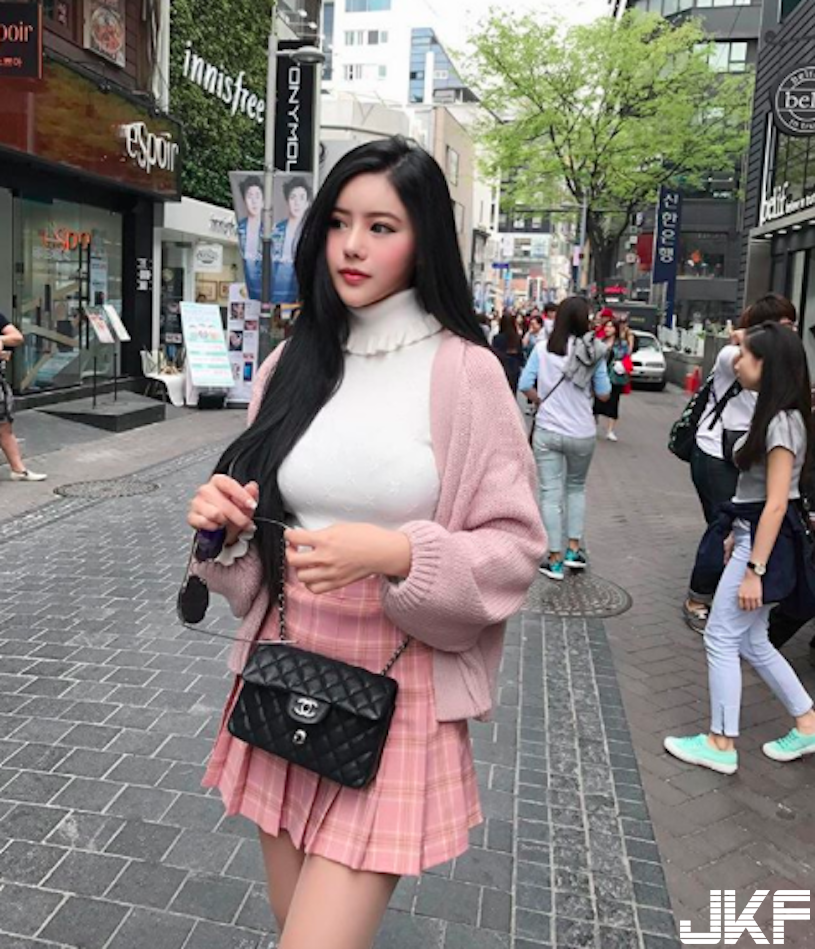 戀愛了！美胸正妹「極品高顏值」甜到讓人蛀牙！超誘惑的「逆天美腿」真的好犯規…