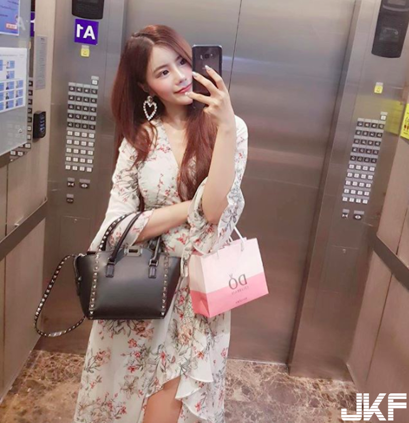 戀愛了！美胸正妹「極品高顏值」甜到讓人蛀牙！超誘惑的「逆天美腿」真的好犯規…