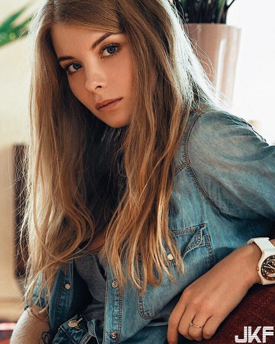 天生麗質！「最美化粧師」天使顏電爆千萬網友　「白嫩胸器」威力超級殺