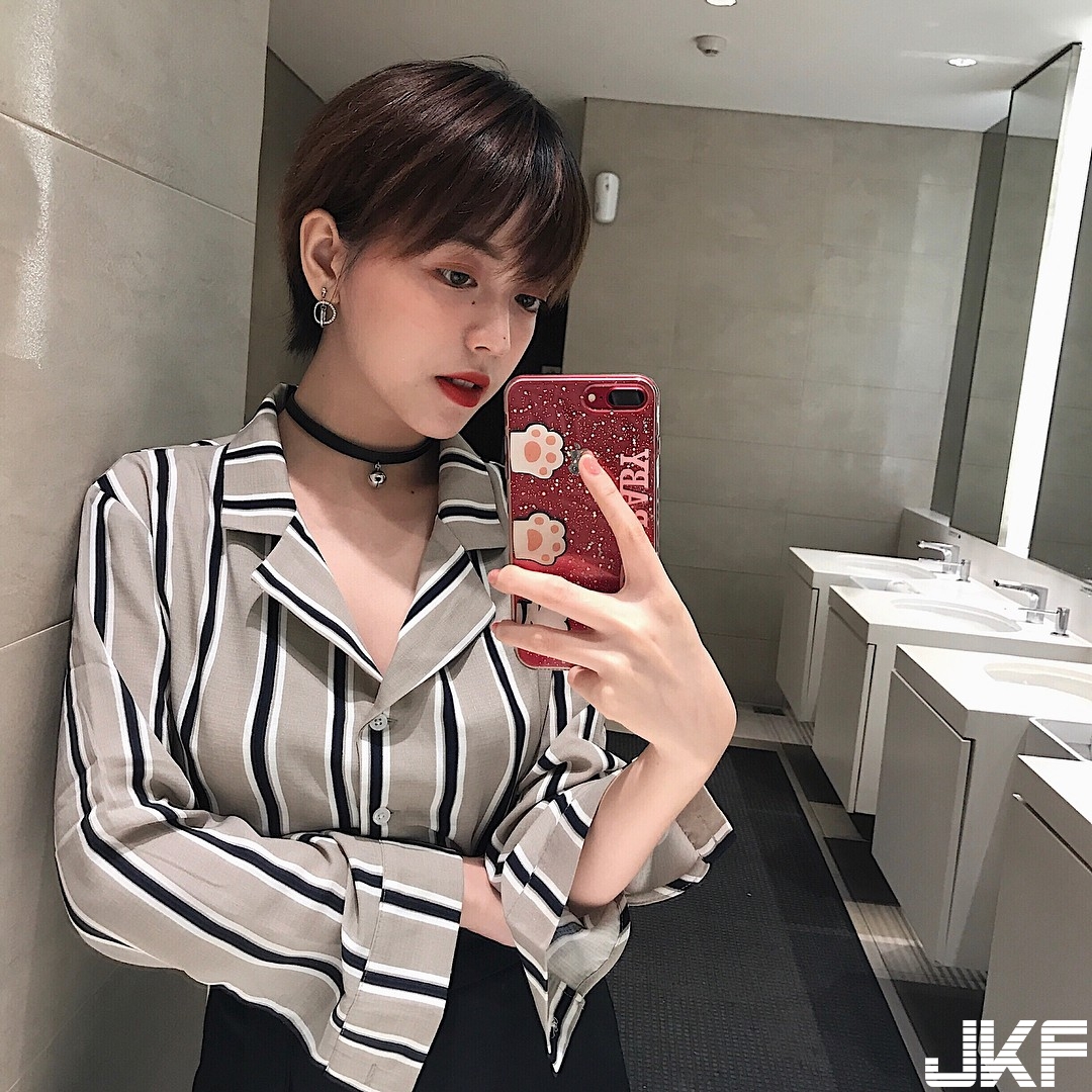 短髮正才是真的正！清新「隱乳妹」甜甜讓人想戀愛　貼身衣展現過人乳量！