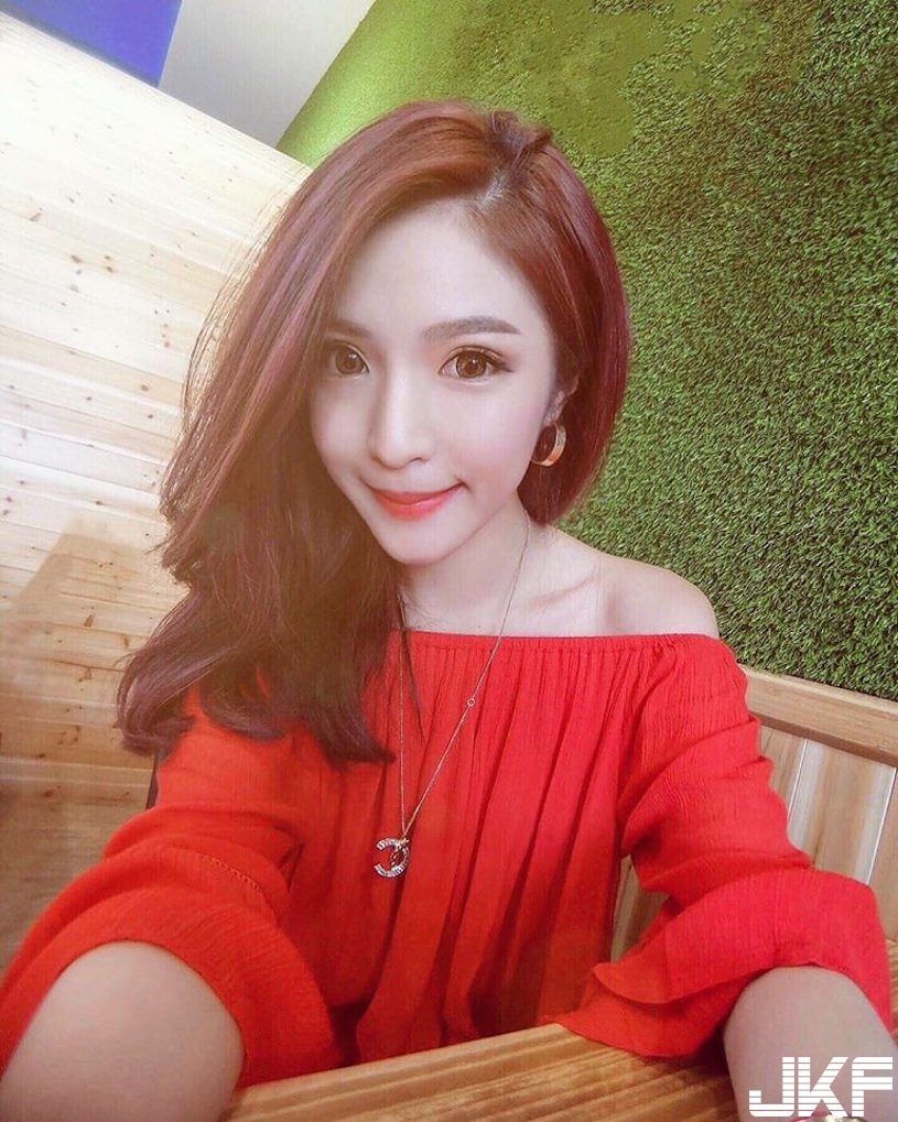 「笑容甜心」比基尼裝太殺，傲人曲線好讓人瘋狂喔！