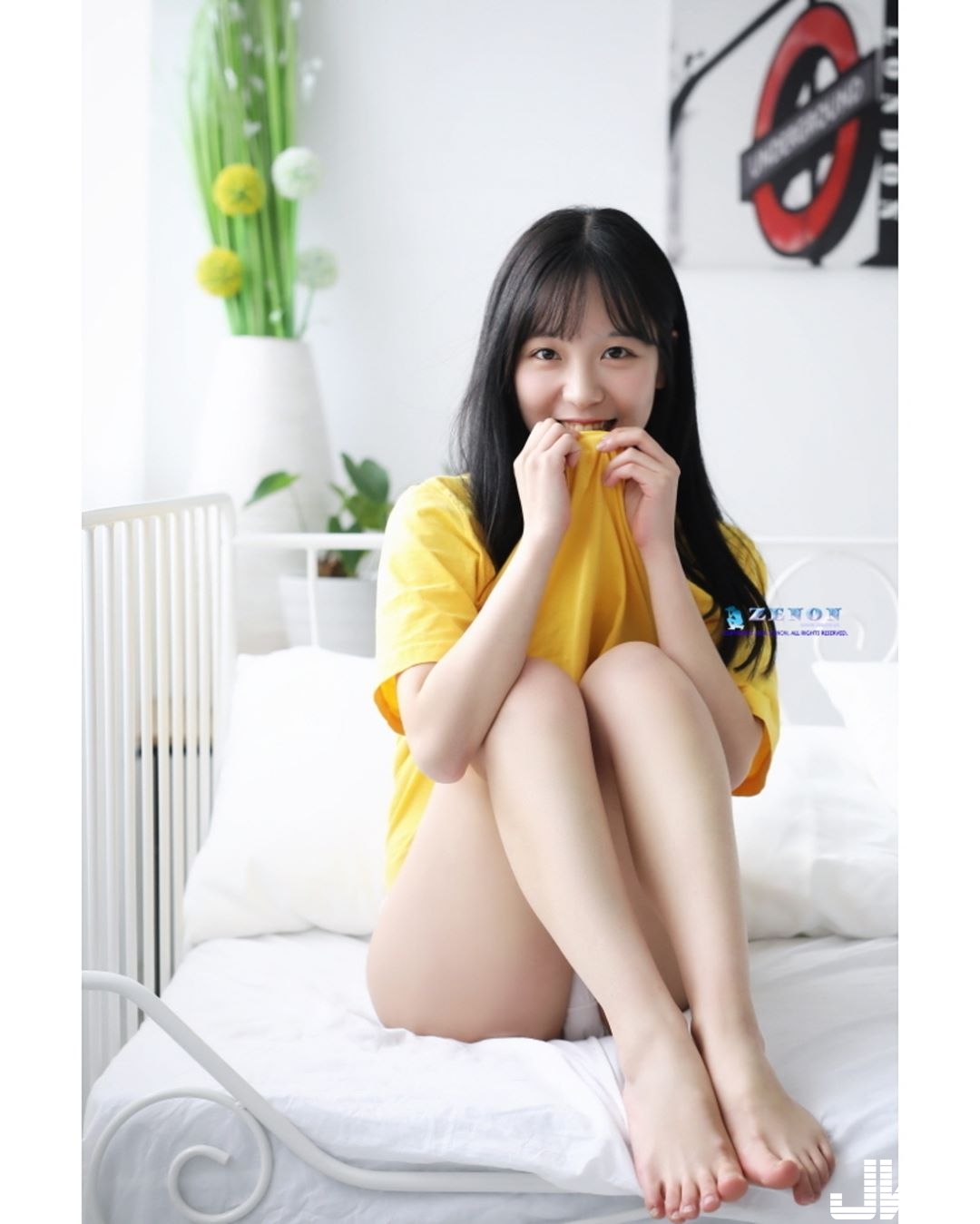 狂野妹子「飢渴滾床」，雙手遊走「神秘邊緣」迷濛表情讓人快忍不住啦！