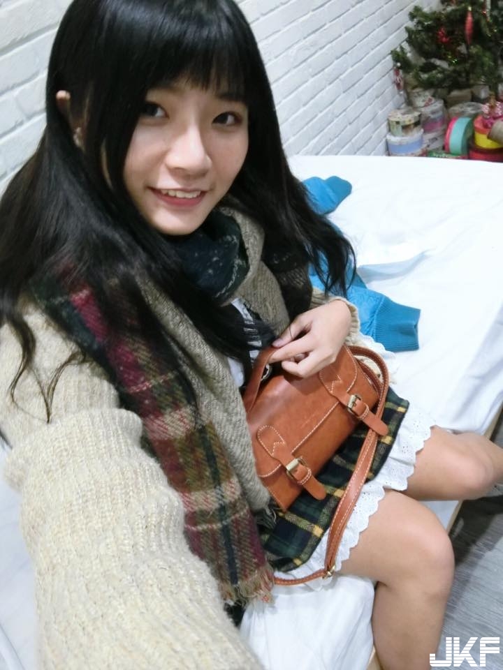 美臀正妹自稱「屁屁魔王」！噘高屁股的畫面簡直就是犯罪，讓勇者來懲罰妳吧！