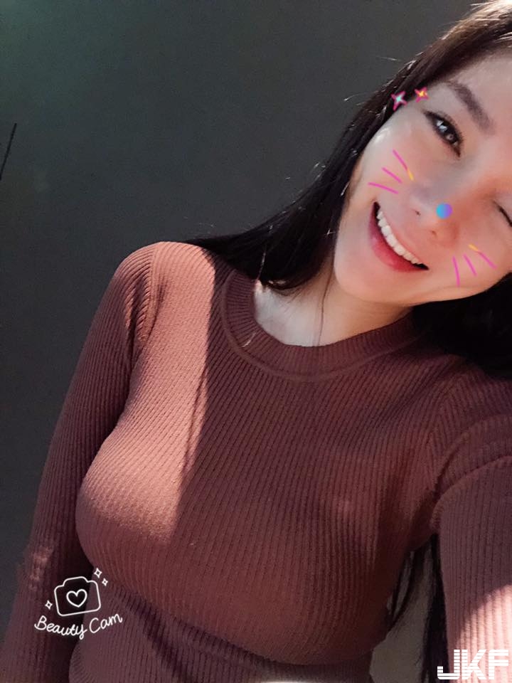 甜心巨乳妹「Kerr Wu」胸偉豐滿上圍讓男人忍不住掏出「金箍棒」了！