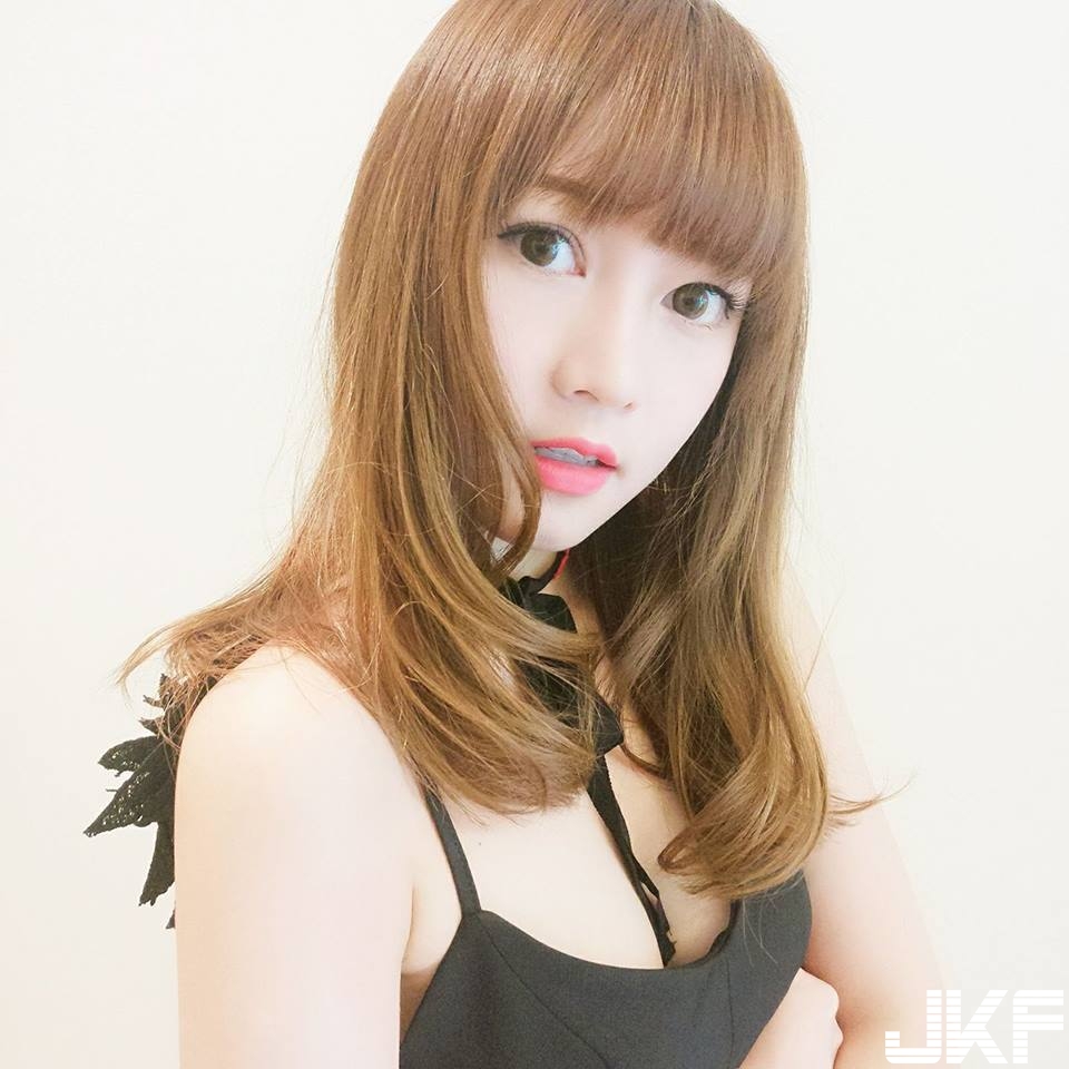 充滿仙氣的設計師「簡幗儀」，甜美長相+完美身材，輕輕一個微笑就讓人融化了&#8230;