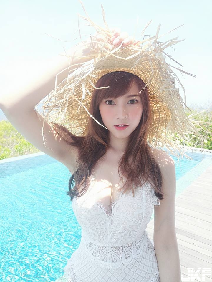 充滿仙氣的設計師「簡幗儀」，甜美長相+完美身材，輕輕一個微笑就讓人融化了&#8230;