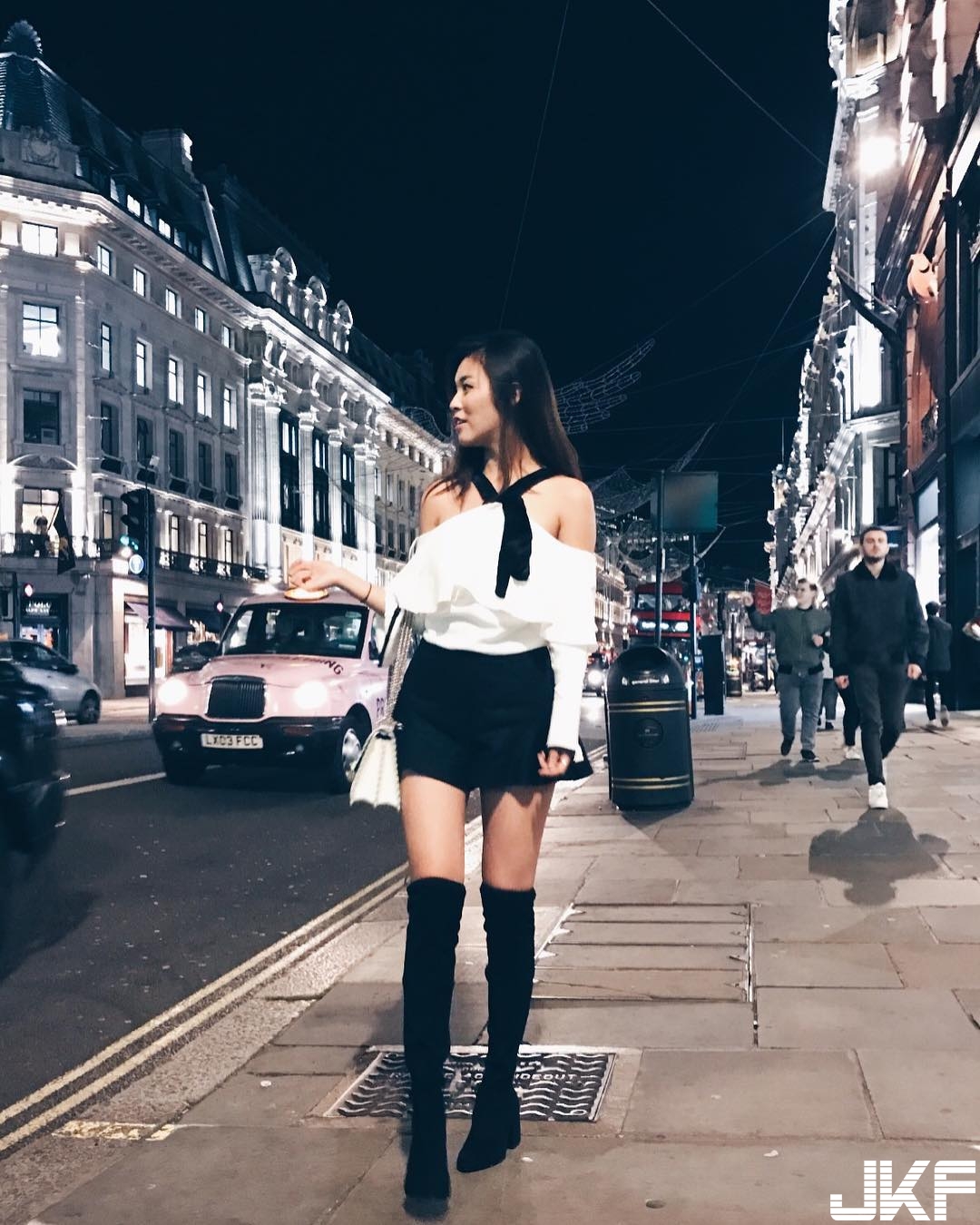 香港甜美正妹露「飽滿圓乳」　逆天長腿占滿畫面！自彈自唱歌聲超甜！
