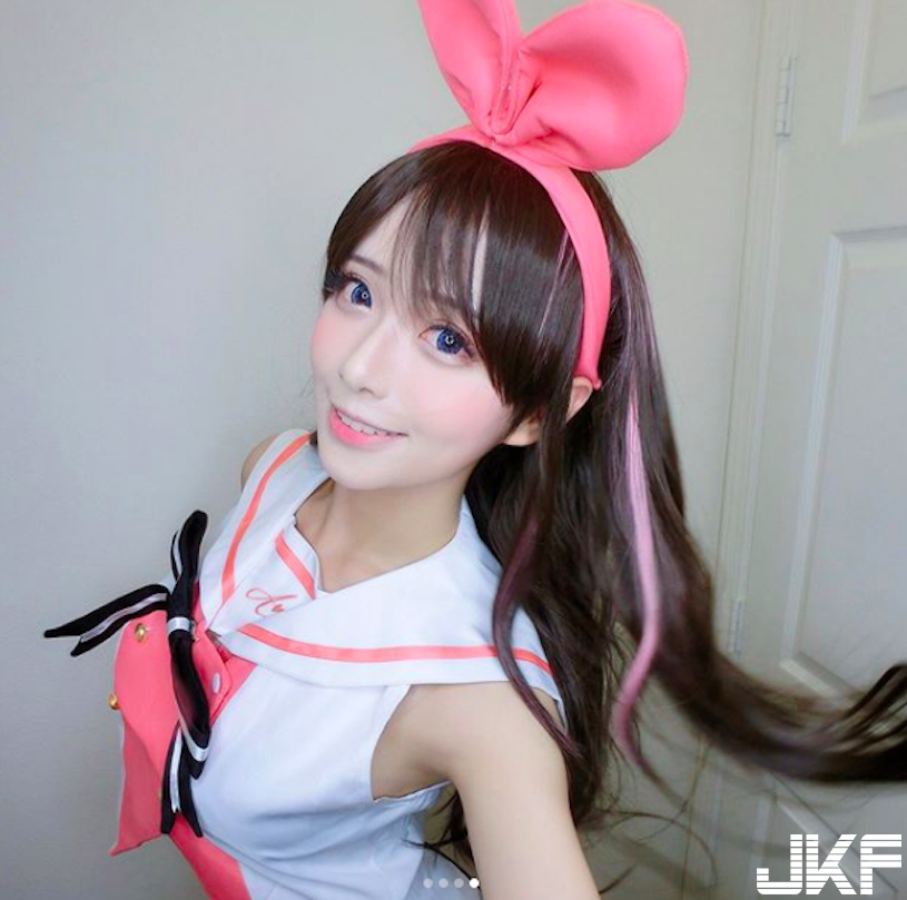 超萌蘿莉 Coser！粉絲制服下隱藏超兇曲線，完全誘惑到極點！