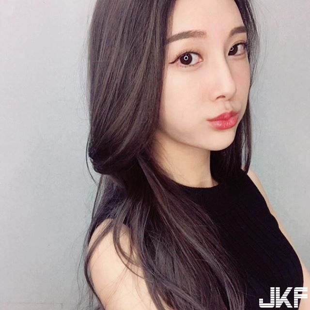 清新脫俗「護理師」Claire，高顏值加上超甜微笑：是我都不想出院了！