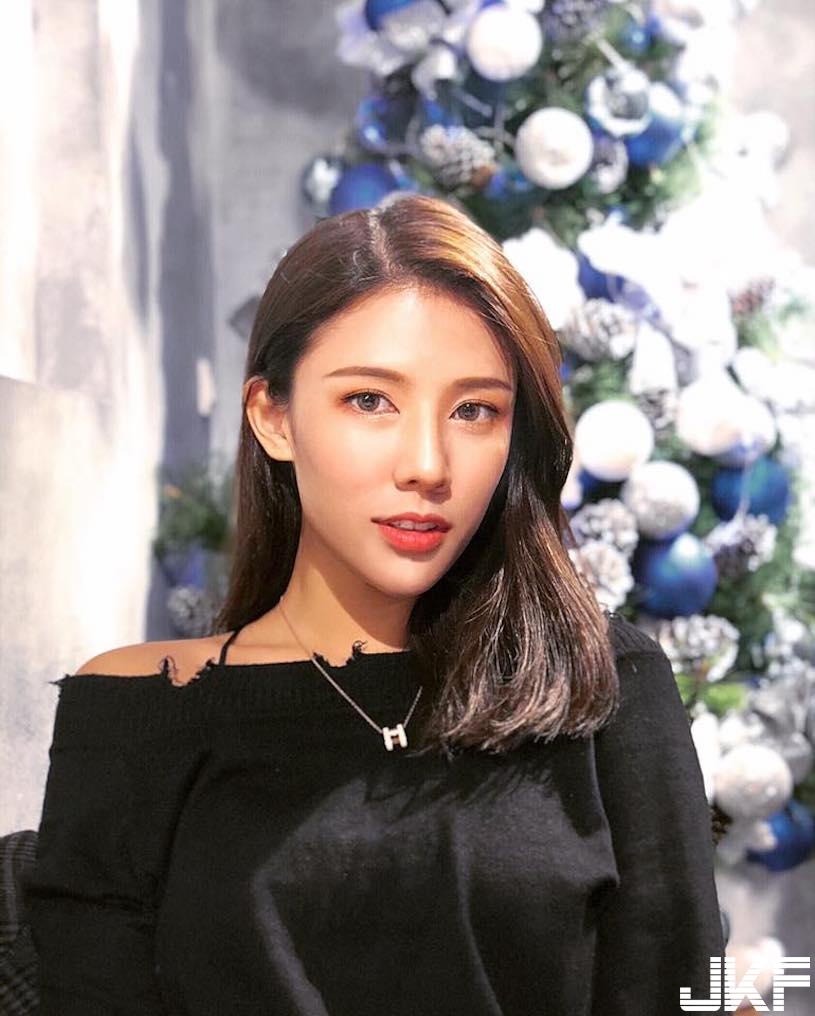 骨感正妹「白皙長腿」好銷魂，瘦歸瘦「低胸爆乳」還是事業線兇兇der！