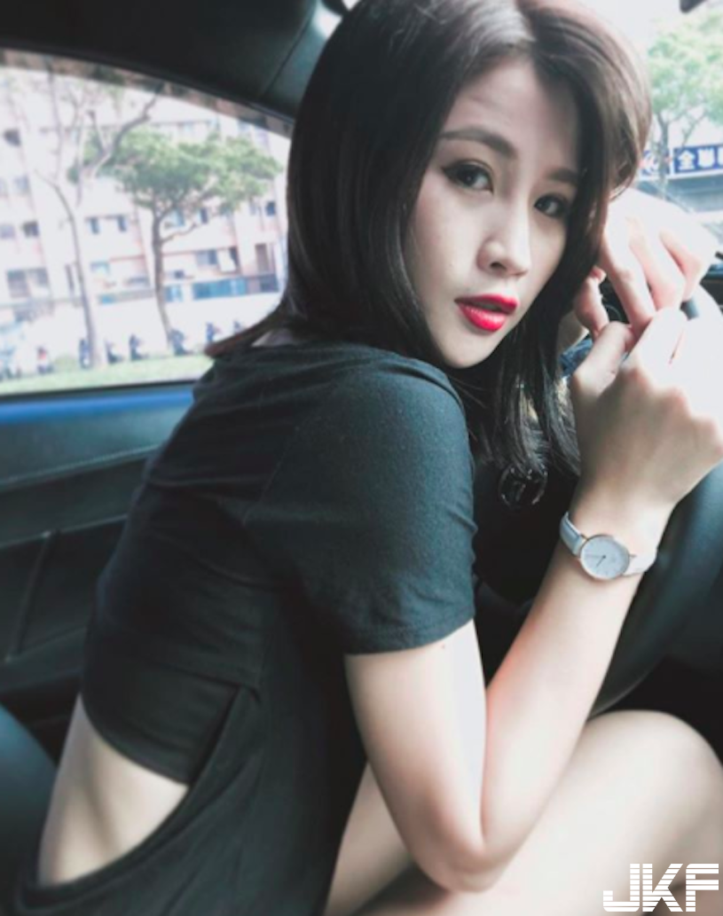 正翻！高鐵女神火辣美乳殺爆了，制服下隱藏「超兇深溝」!