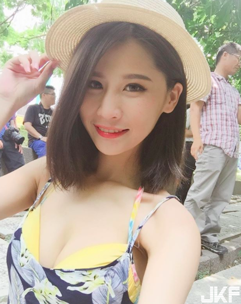 正翻！高鐵女神火辣美乳殺爆了，制服下隱藏「超兇深溝」!