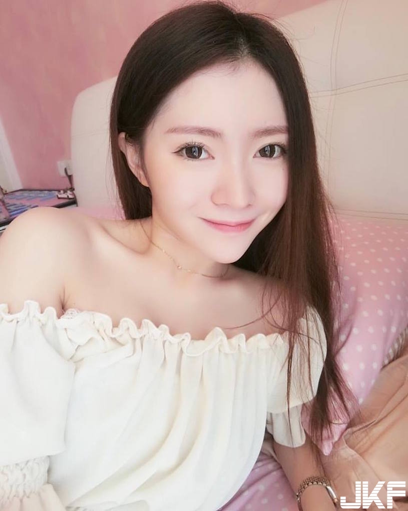 顏值滿分！路邊巧遇「白皙正妹」那美腿好逆天！超邪惡「美胸視角」太銷魂了…