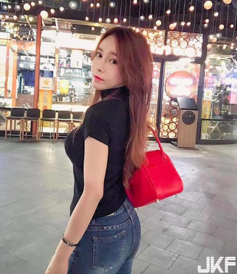 好猛！網瘋傳「超胸F奶妹」乳能量大爆發！超邪惡「美乳視角」真的好養眼…