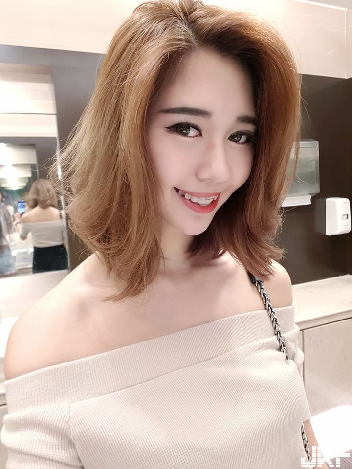 電力十足！超性感「南半球女王」乳量有夠飽滿！極緻誘惑的「美乳畫面」引人遐想..