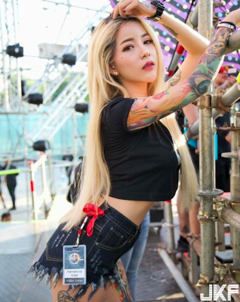 網路瘋傳「超胸爆乳DJ」飽滿上圍太惹火！超邪惡「美乳線條」畫面好銷魂…