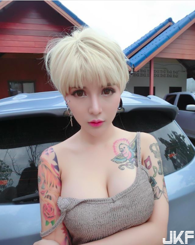 網路瘋傳「超胸爆乳DJ」飽滿上圍太惹火！超邪惡「美乳線條」畫面好銷魂…