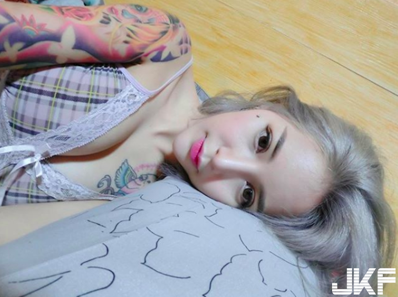 網路瘋傳「超胸爆乳DJ」飽滿上圍太惹火！超邪惡「美乳線條」畫面好銷魂…