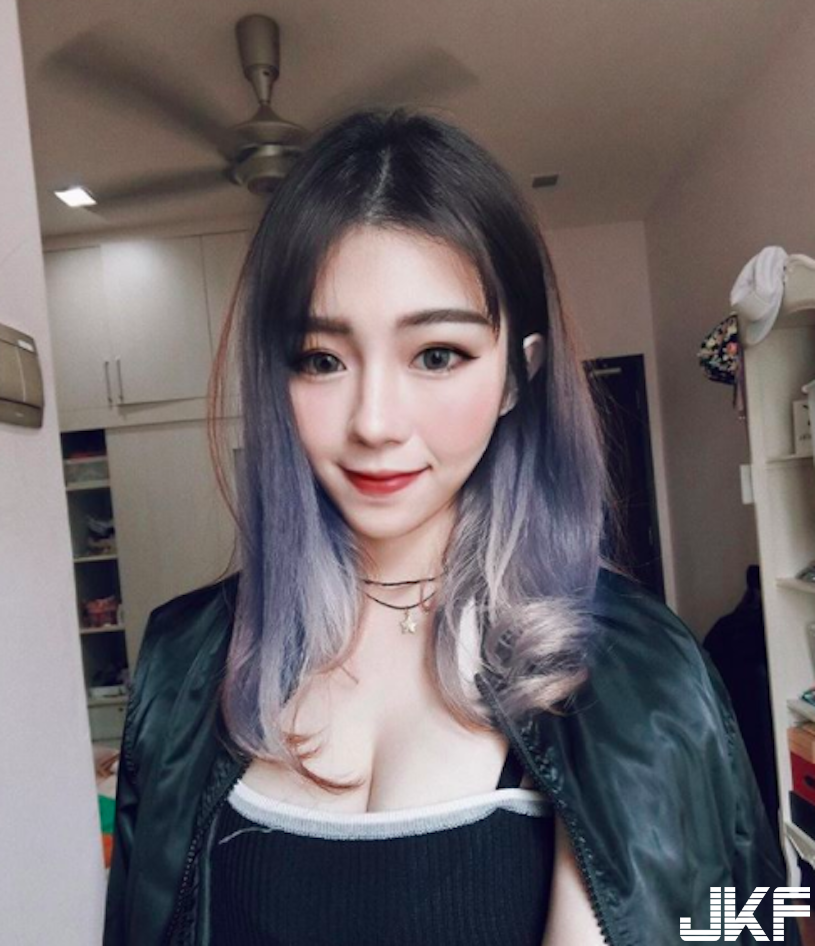 正妹自拍「飽滿美乳外露」，超養眼兇暴畫面讓人鼻血狂噴！