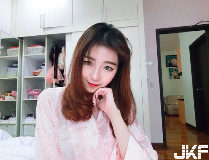 正妹自拍「飽滿美乳外露」，超養眼兇暴畫面讓人鼻血狂噴！