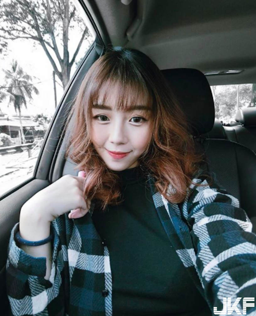 正妹自拍「飽滿美乳外露」，超養眼兇暴畫面讓人鼻血狂噴！