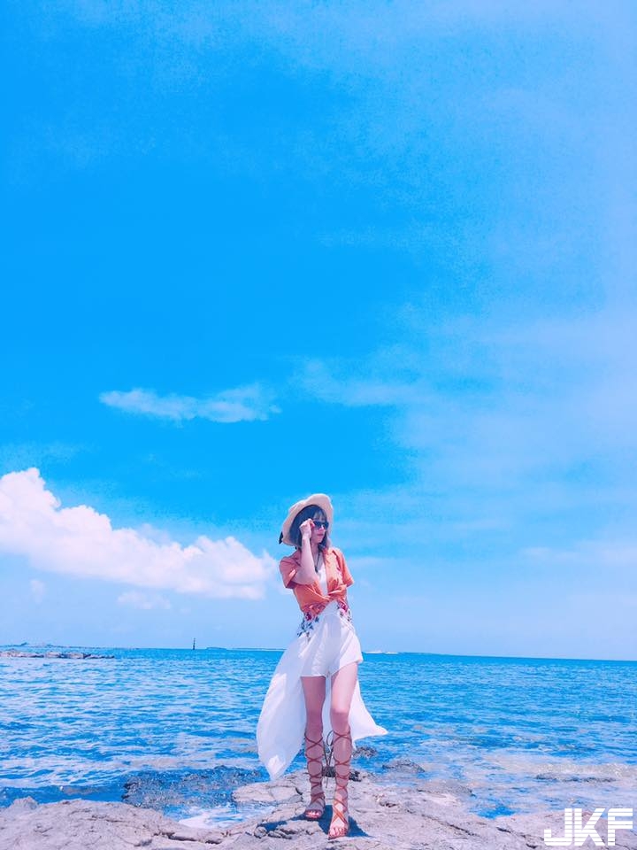 「萌系短髮妹」暗潮胸湧！超可愛臉蛋下藏著火爆身材，一絲不掛劈腿辣翻全場！