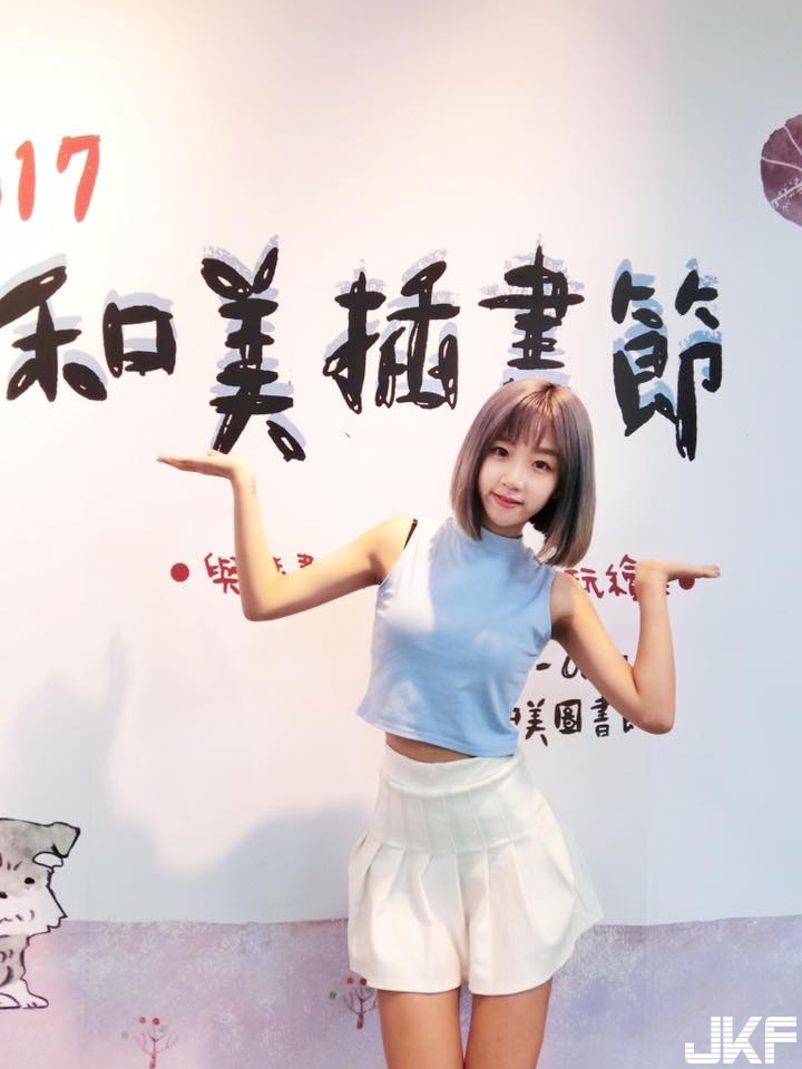 「萌系短髮妹」暗潮胸湧！超可愛臉蛋下藏著火爆身材，一絲不掛劈腿辣翻全場！