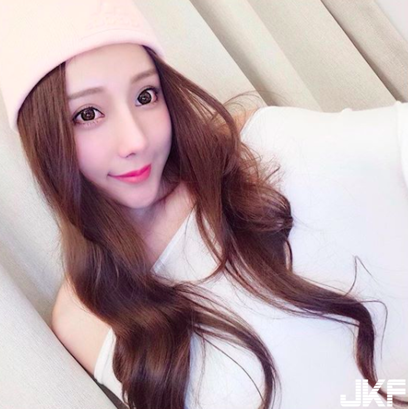 正妹到養身館按摩「美腿太誘人」，火辣 S 曲線超讓人瘋狂！