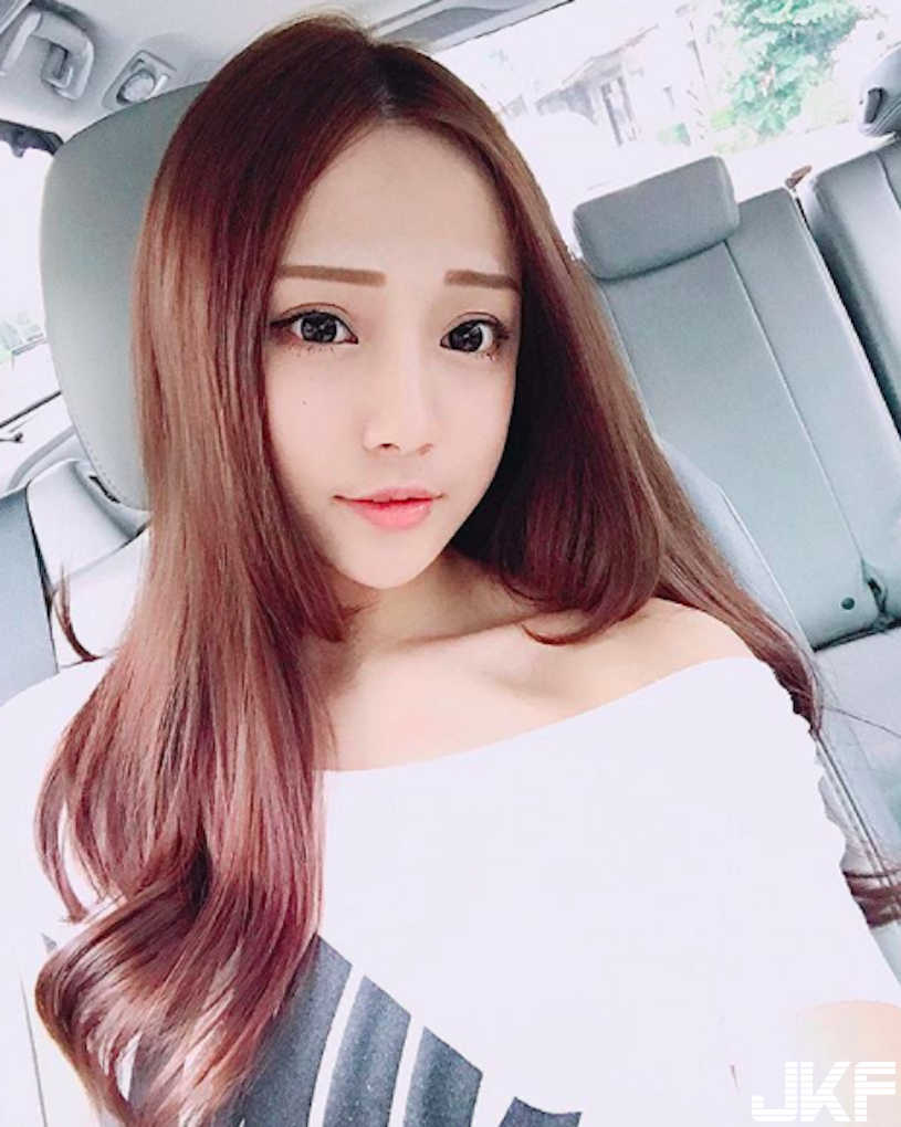 正妹到養身館按摩「美腿太誘人」，火辣 S 曲線超讓人瘋狂！