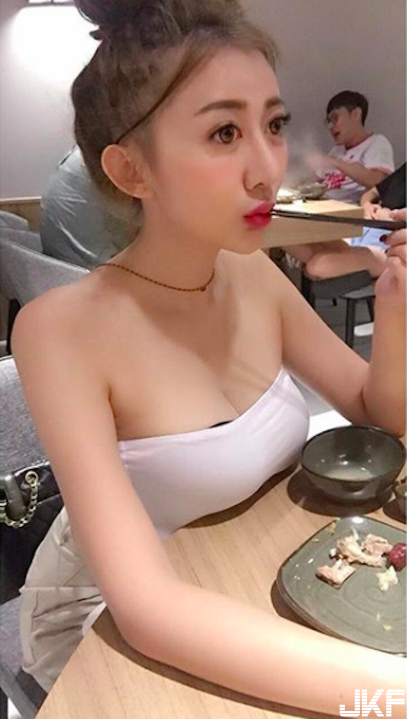 E奶正妹上衣常常快滑落，「養眼美乳」尺度太噴血！