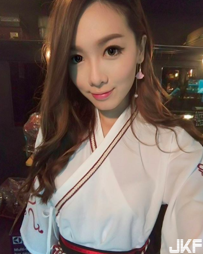 網路瘋傳「逆天長腿辣妹」美乳視角好害羞！超迷人「九頭身比例」真的太犯規…