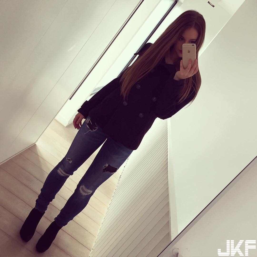 【蜗牛扑克】天使正妹！「甜心美眉」無可挑剔絕美顏超迷人　「小短褲露美腿」好吸睛