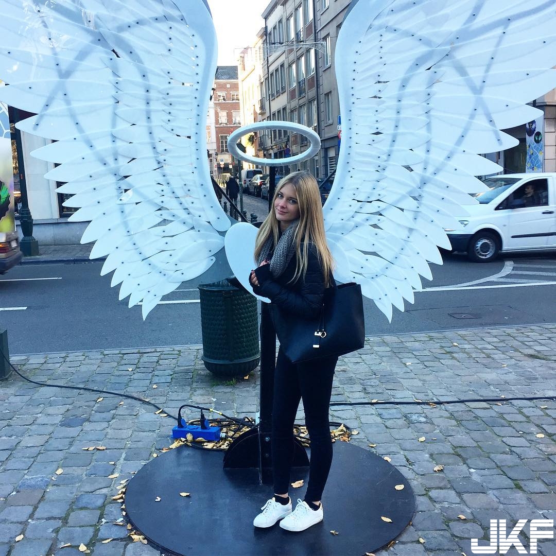 【蜗牛扑克】天使正妹！「甜心美眉」無可挑剔絕美顏超迷人　「小短褲露美腿」好吸睛