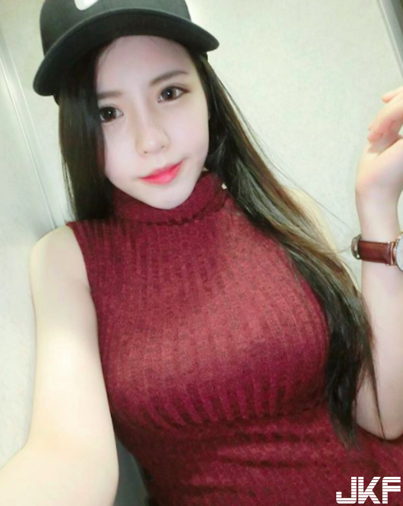 捕獲超兇高鐵正妹，深V美乳「形狀太邪惡」，旁邊乘客都受不了了！