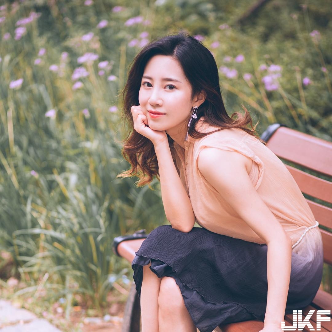 大奶姐姐「專業走光系」！沒露肉色卻讓網友激動：看到點點了！