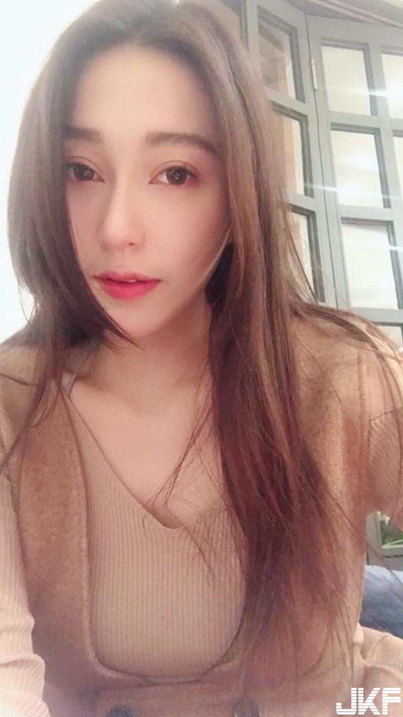 大眼麻豆「深V美乳太吸睛」， 事業線深到讓人瘋狂啊！