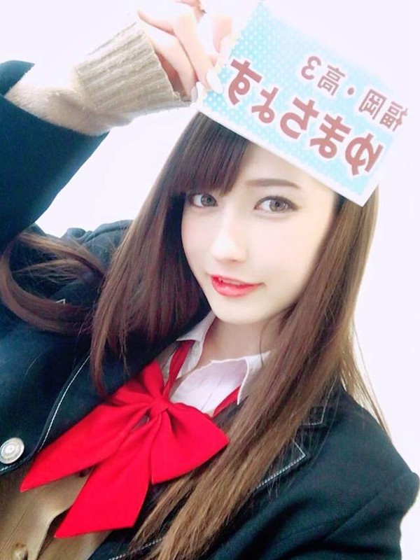 【蜗牛扑克】當選「最可愛日本高中生」中村友茉，混血外表穿上性感泳衣寫真，要讓男同學暴動了！