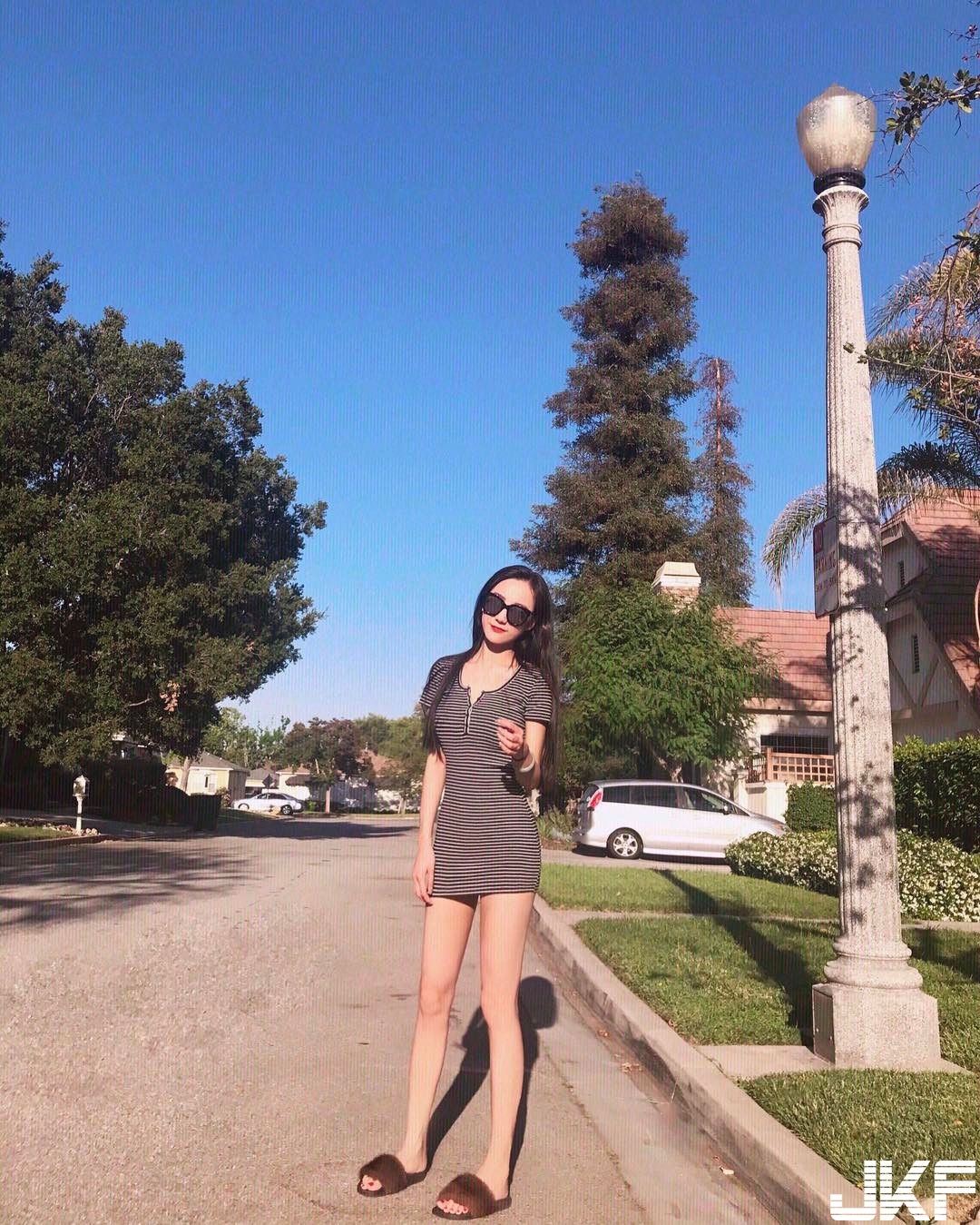 美腿界的天菜！留外高學歷正妹「細白嫩腿」看不膩！曲線太噴火了…