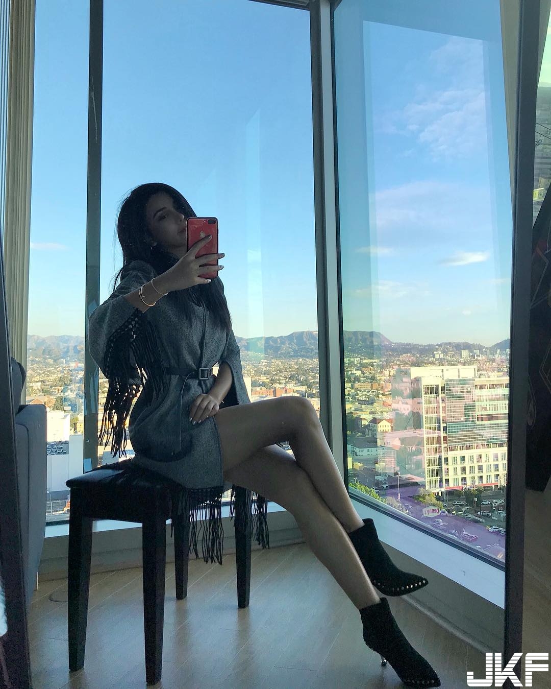 俏麗美臀妹的野性解放！「迷你三角褲」拉到最緊，全身釋放濃厚女人味！