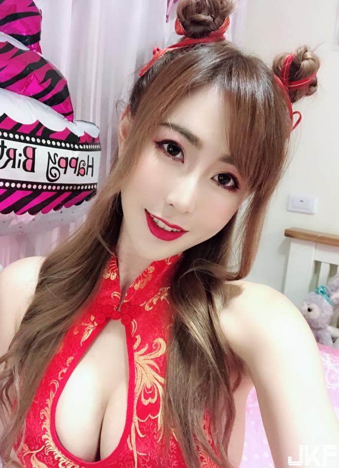 「性感女神」穿上全新火辣戰衣！好身材一覽無遺，還有晃奶影片幫你保養眼睛！