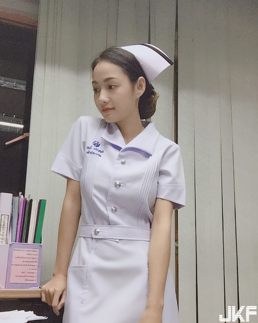 護士服真的hen棒！「正妹護理師」清新可愛　甜美笑容讓病人血壓直直飆！