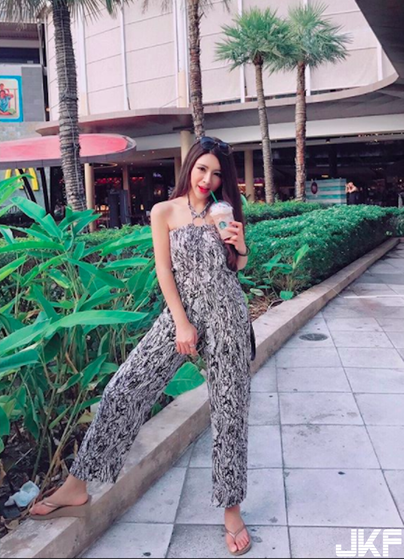 好兇！長髮「美乳正妹」脾氣很像很差！比基尼秀「火辣曲線」太強大啦！