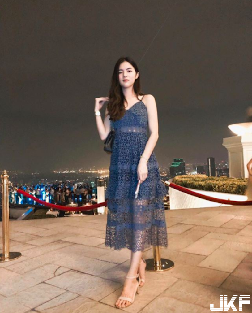 好翹！美胸正妹「極品臀線」身材有夠火辣！超誘惑「銷魂美乳」讓人受不了…