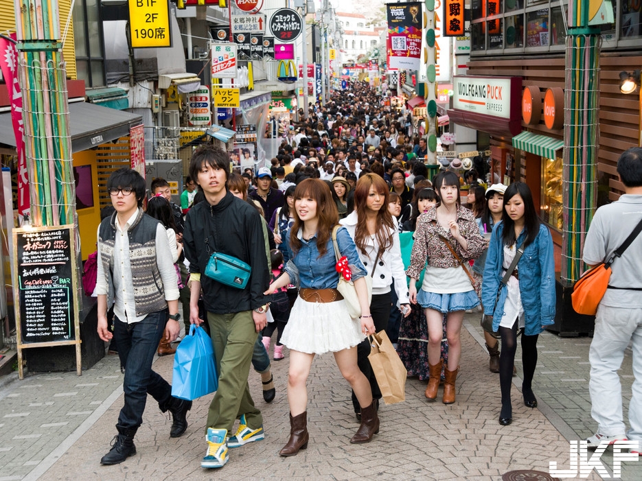5485e4a4b6e03e8c2d0ca5bc_tourist-tokyo-harajuku.jpg